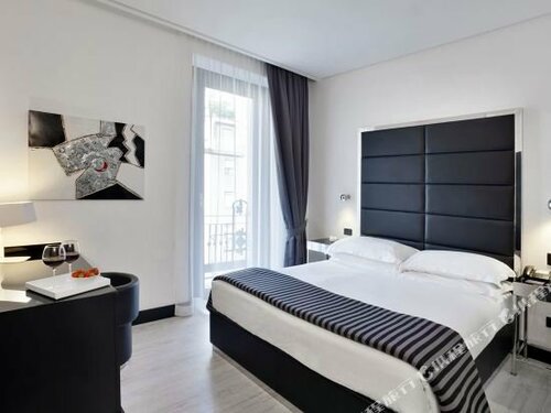 LHP Hotel Napoleon, Забронировать Отель Отели Читта Студи с парковкой, Парковка