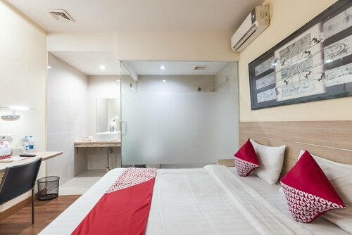 OYO 773 Hotel Rujia, Book Hotel Hotels in Jakarta Province with Parking, Parking