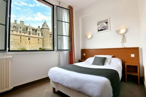 Hôtel Restaurant Du Château, Book Hotel Josselin Morbihan