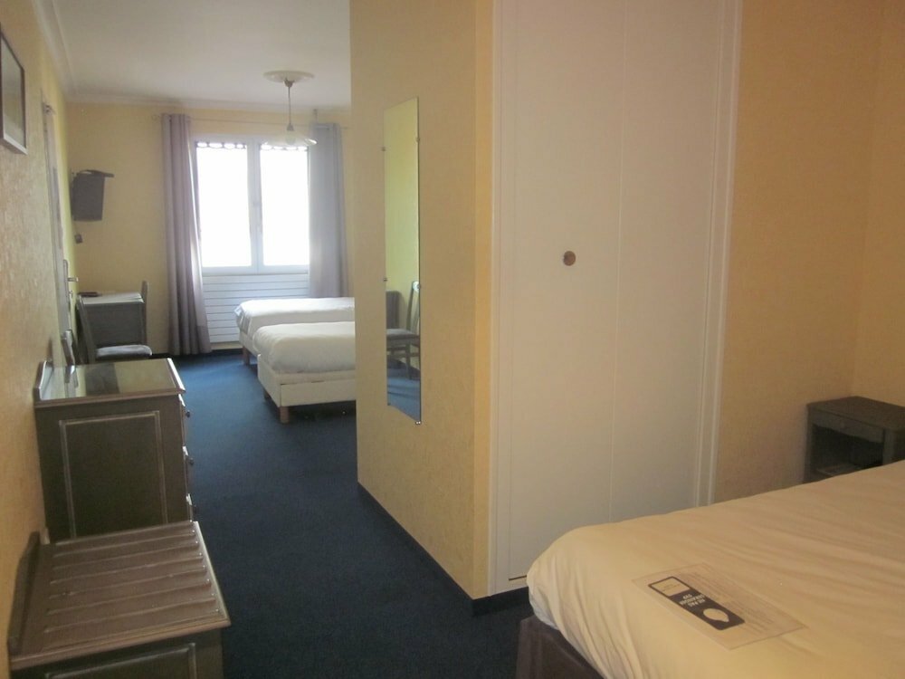 Hotel La Chaumière Garage Moto gratuit À 150m de la gare SNCF et TMB