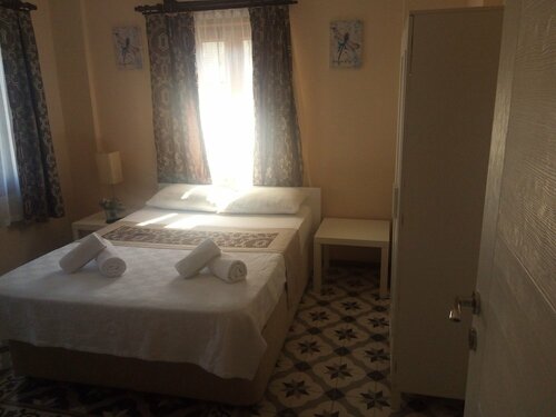 Vrodi, Rezervovat Hotel Hotely v Cunda s parkováním, Parkování