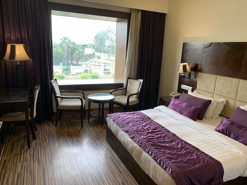OYO 9642 Hotel Mohan Vilaas, Забронировать Отель Отели Нью-Дели с бассейном, Бассейн