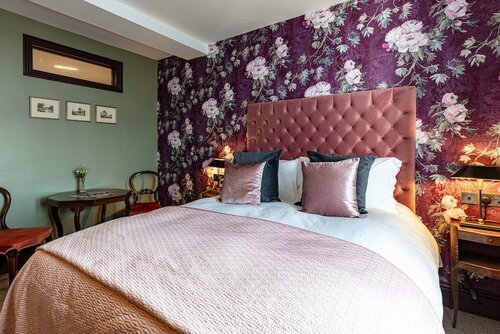 Red Lion, Book Hotel 3-stjernede hoteller i Merseyside, 3*