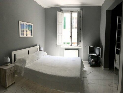 Delightful Apartment in San Frediano With Balcony, Забронировать Апартаменты/квартира Флоренция Тоскана, рядом с Рынок Святого Лоренцо