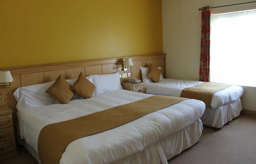 Mahon's Hotel, Book Hotel  