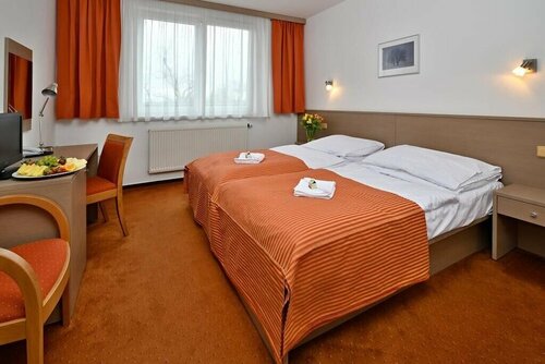 LH Parkhotel Hluboka Nad Vltavou Congress & Wellness, Забронировать Отель Отели и гостиницы Глубока-над-Влтавоу, Отель