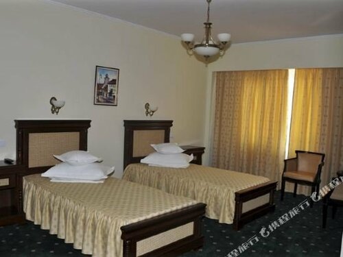 Hotel Victoria, Rezerwuj Hotel Hotele w Arges z basenem, Basen