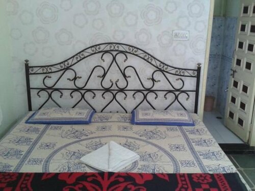 Jag Niwas Guest House & pure veg restaurant, Buchen Sie Pension Udaipur Rajasthan