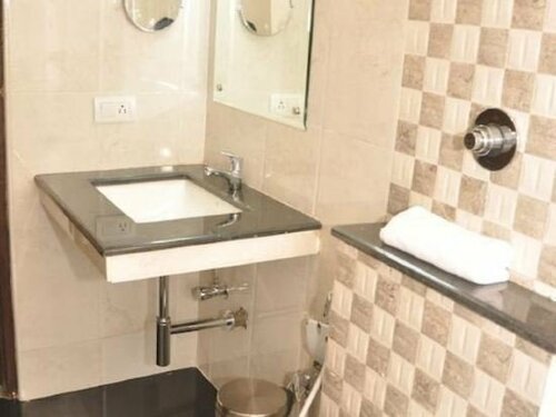 Hotel Tamizh Park, Забронировать Отель Отели Villianur с завтраком, Завтраки
