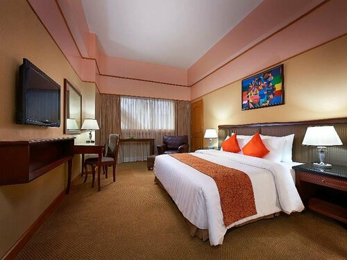 Berjaya Makati Hotel, Rezerwuj Hotel Hotele w Manila z Basenem, Basen