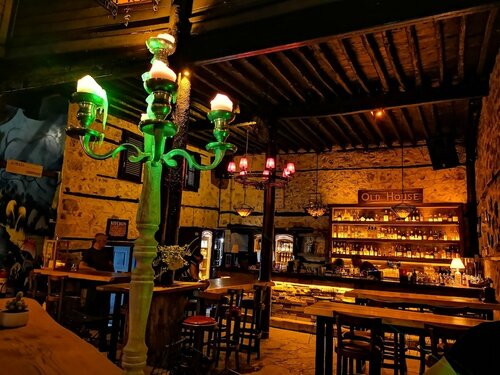 ‪Old House Hostel & Pub‬, Забронировать Хостел Хостелы провинции Антальи, Хостел
