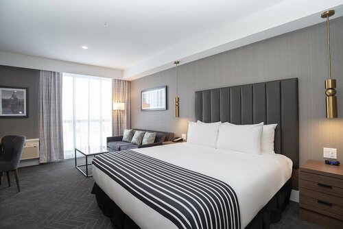 Sandman Signature Sherwood Park Hotel, Забронировать Отель Отели Шервуд Парка с бассейном, Бассейн