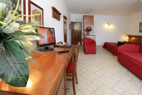 Village Hotel Lucia, Забронировать Отель Отели и гостиницы Тремозине-суль-Гарды, Отель