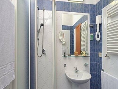 Hotel Vittoria, Забронировать Отель Отели Риччоне с парковкой, Парковка