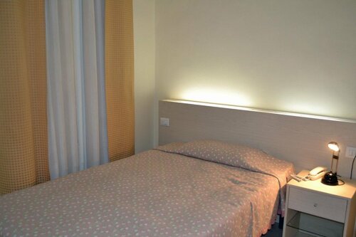 Hotel Spagna, Забронировать Отель Отели Санта-Мария-Новеллы с парковкой, Парковка