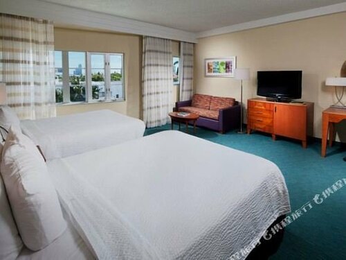 Courtyard Miami Beach South Beach, Rezerwuj Hotel Hotele w Miami Beach z parkingiem, Parking