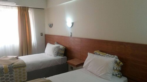 Hotel Brasilia, Забронировать Отель Сантьяго - центр города Сантьяго, рядом с Станция метро Los Heroes