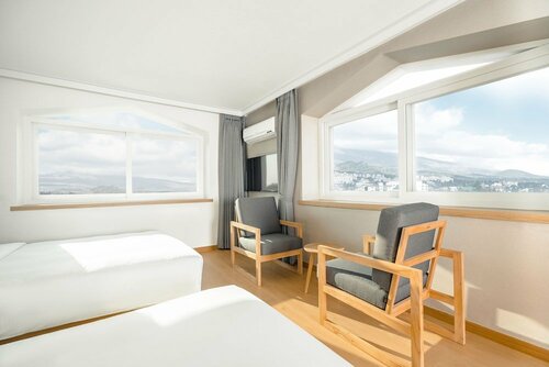 Heyy Seogwipo Hotel, Забронировать Отель Согвипхо Остров Чеджудо, рядом с Библиотека «Саммэбон»