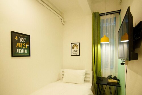 Folk Poshtel Asok, Забронировать Отель Отели Бангкока с парковкой, рядом с Станция метро Sukhumvit, Парковка