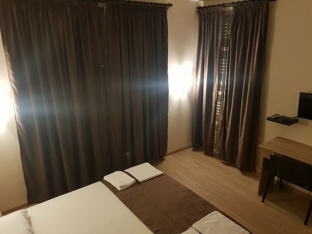 Twain Apart & Rooms