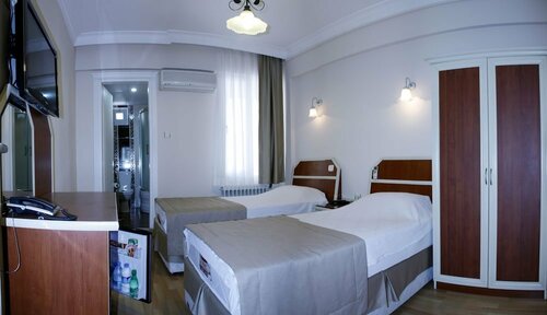 Ayvazali Hotel, Забронировать Отель Отели Бергама с парковкой, рядом с Красная базилика в Бергаме, Парковка