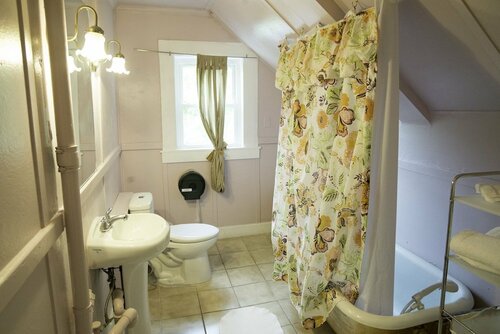 Eden Park Guest House, Book Pension Hoteller i Maryland med parkering, Parkering