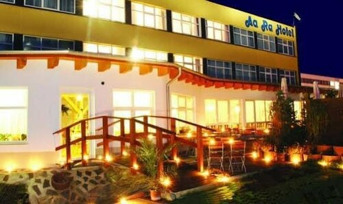 AaRa Hotel, Забронировать Отель Радеберг Upper Lusatia, рядом с Ботанический сад для слепых