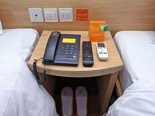 7Days Inn Shanghai Nanjing Pedestrian Street, Забронировать Отель Хуанпу Шанхай, рядом с Сад умиротворения