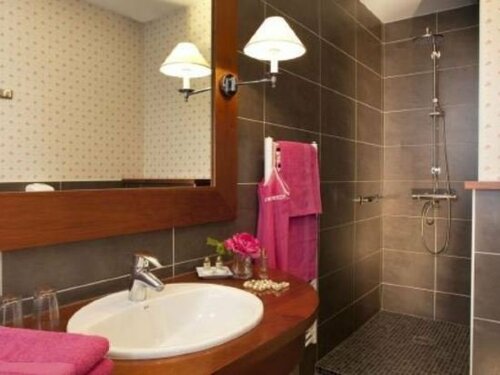 Gradlon, Забронировать Отель Кемпер Finistère, рядом с Centre des congrès Le Chapeau Rouge