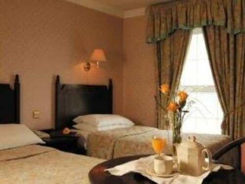 Commodore Hotel, Buchen Sie Hotel Cobh, Irland 