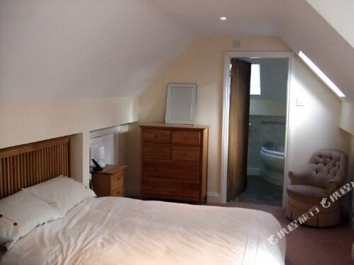 Tibbiwell Lodge - B&B, Rezervați Bed and Breakfast Hoteluri în Gloucestershire cu parcare, Parcare