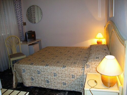 Hotel Zunino, Забронировать Отель Отели в центре Споторно, в центре