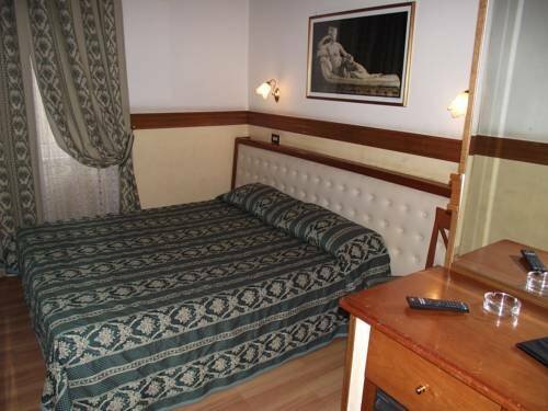 Piccolo di piazza di spagna suites vicino VIA veneto e villa borghese Christmasworld