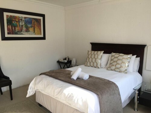 La Coscello Guest House, Buchen Sie Pension Edenvale East Rand