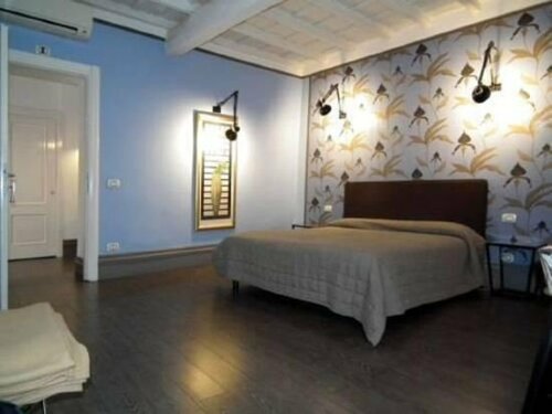 Relais Palazzo Taverna, Забронировать Гостевой дом Навона Рим, рядом с Театр Арджентина