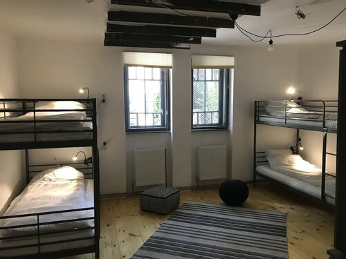 Passpartout Hostel, Забронировать Хостел Отели Тимишоары с парковкой, рядом с Timișoara Orthodox Cathedral, Парковка