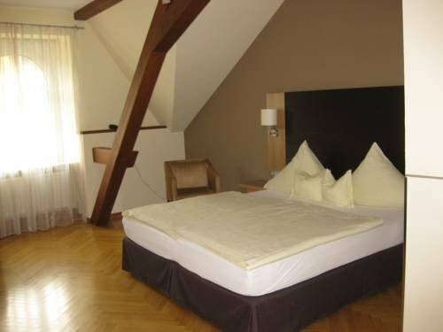 Hotel Sankt Maximilian, Забронировать Отель Бернкастель Бернкастель-Кус