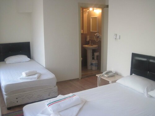 Bells Motel, Забронировать Мотель Отели Сеферихисар с парковкой, Парковка