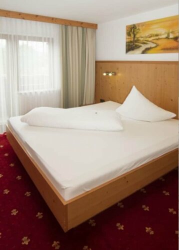 Hotel Neuwirt, Забронировать Отель Отели Миминг с парковкой, рядом с Golfpark Mieminger Plateau, Парковка