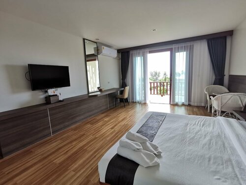 Nana Beach Hotel, Забронировать Отель Отели провинции Чумпхон с парковкой, Парковка