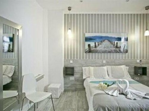 Hostal Main Street Madrid, Забронировать Хостел Хостелы Мадрида, рядом с Опера, Хостел