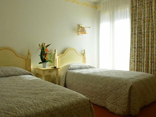 Hôtel Omega, Забронировать Отель Вальбон Софиа-Антиполис