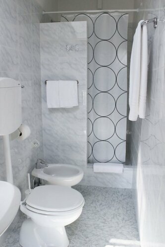 Hotel Villa Azzurra-NEW, Забронировать Отель Савена Болонья, рядом с Торговый центр Леклерк-Пианета