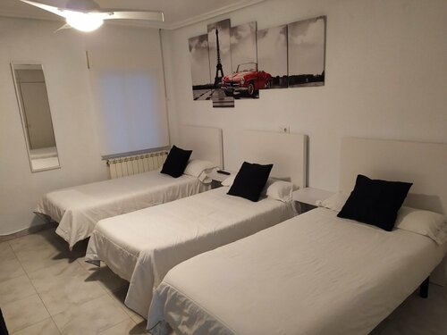 Hostal Lucy, Book Hostel / Vandrerhjem Billige hoteller i Cantabria Coast