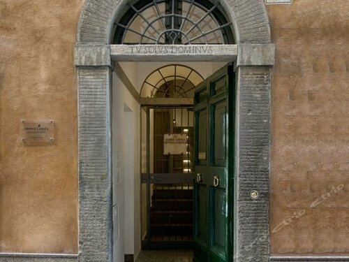 Domus Libera, Book Pension Trevi Rom