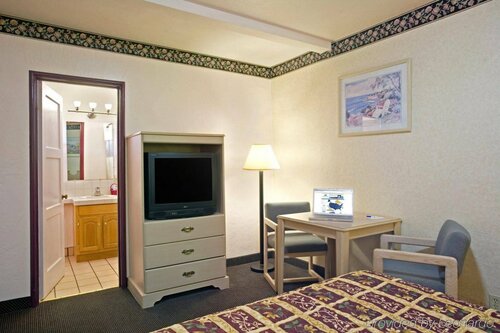Riverside Inn & Suites Santa Cruz, Забронировать Мини-отель Санта-Круз Santa Cruz and Vicinity, рядом с Rio Theatre