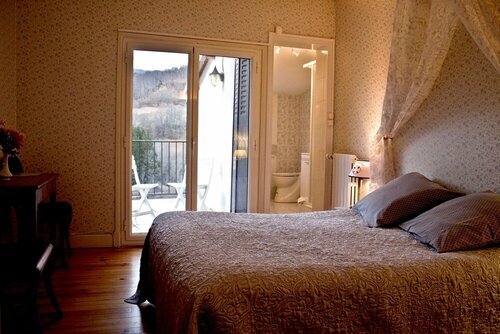 LOGIS HOTEL Les Tilleuls, Забронировать Отель Отели Овернь-Рона-Альпы с парковкой, Парковка