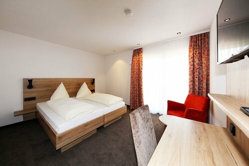 Hotel-Restaurant Zur Linde, Забронировать Отель Зильц Пфальцский Лес