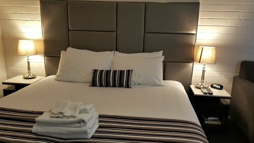 Hibiscus Lakeside Motel, Buchen Sie Motel Lakeside New South Wales