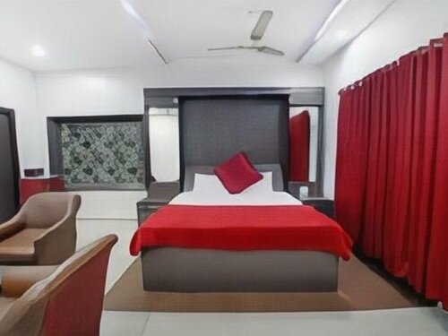 Hotel Shiraz Continental, Забронировать Отель Отели Амритсара с парковкой, рядом с Автобусный вокзал Амритсара, Парковка
